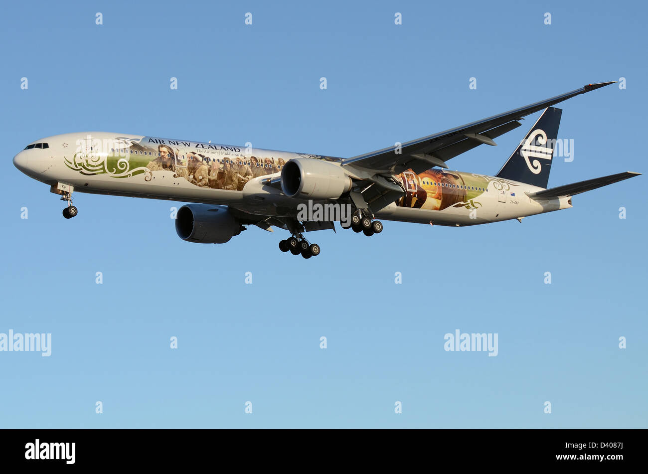Air New Zealand Boeing 777 airliner Jet plane, seinen ersten Flug mit dem besonderen Der Hobbit Farbschema Förderung der Peter Jackson film Stockfoto