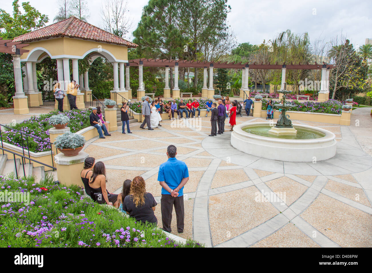 Hochzeitsfeier in Hollis Gärten in Lakeland Florida Stockfoto
