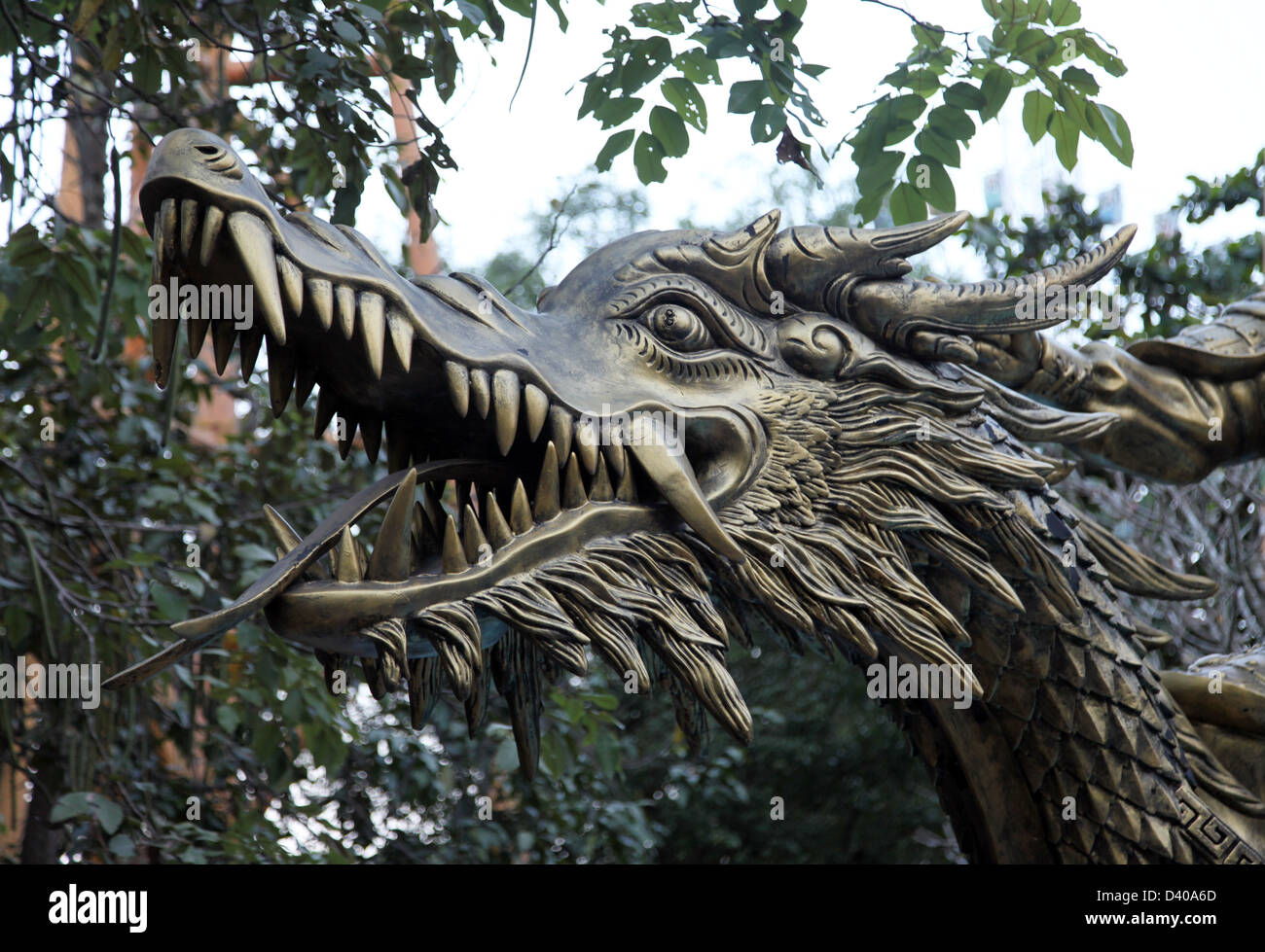 Es ist ein Foto von den Kopf eines Drachen oder Tier. Wir können sehen, ist es eine Statue eines Drachen in einen Vergnügungspark Stockfoto