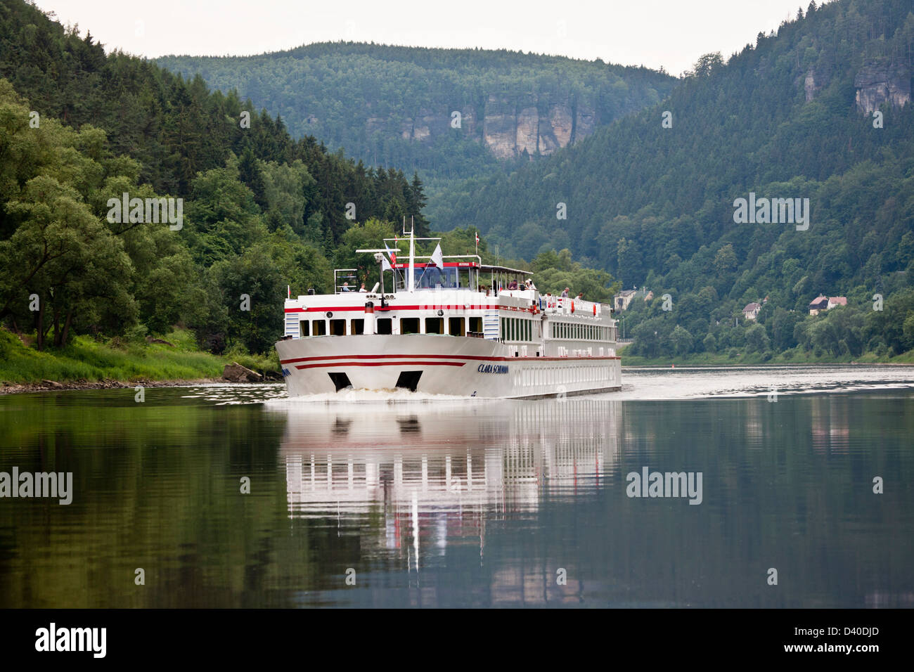 Eine Kreuzfahrt Schiff auf der Donau in Österreich Stockfoto