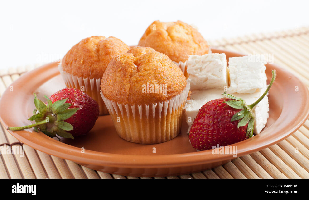 Muffins mit Erdbeeren und Sahne Käse, Nahaufnahme Stockfoto