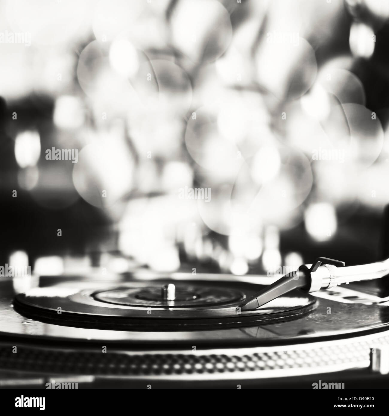 Spinning auf Plattenspieler Vinyl-Schallplatte Stockfoto