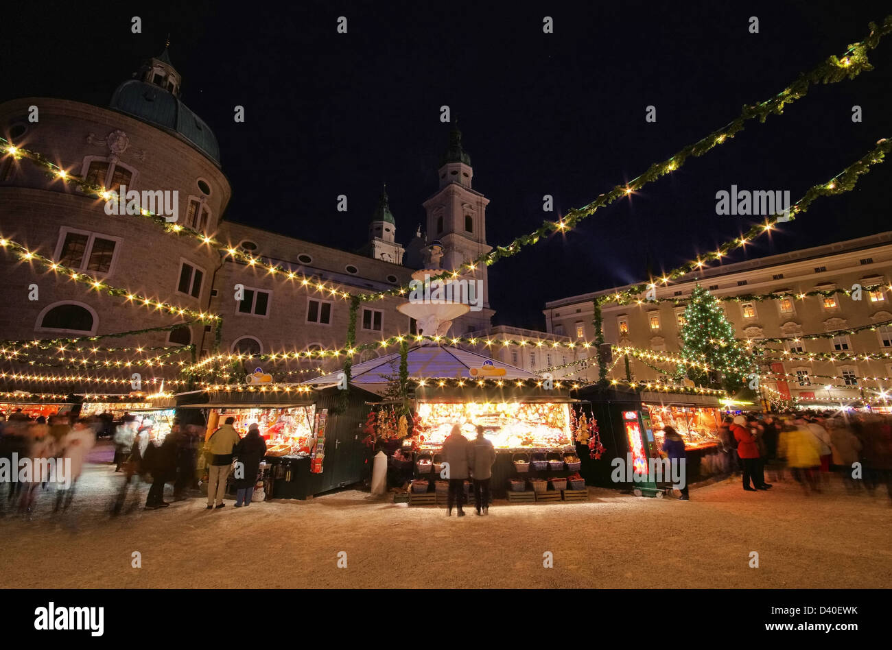 Weihnachtsmarkt und salzburger dom Fotos und Bildmaterial in hoher Auflösung Alamy