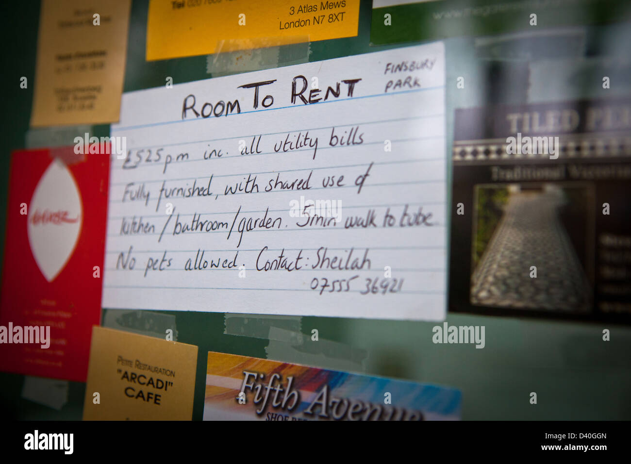 Zimmer zu vermieten in Schaufenster zu unterzeichnen Stockfoto