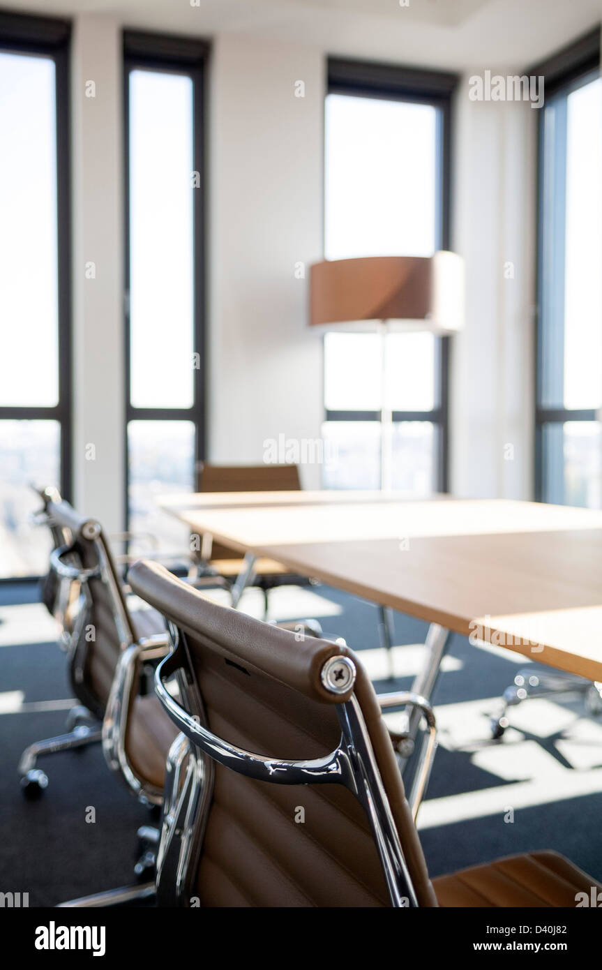 Büro Interieur mit Eames Office Stühle Stockfoto