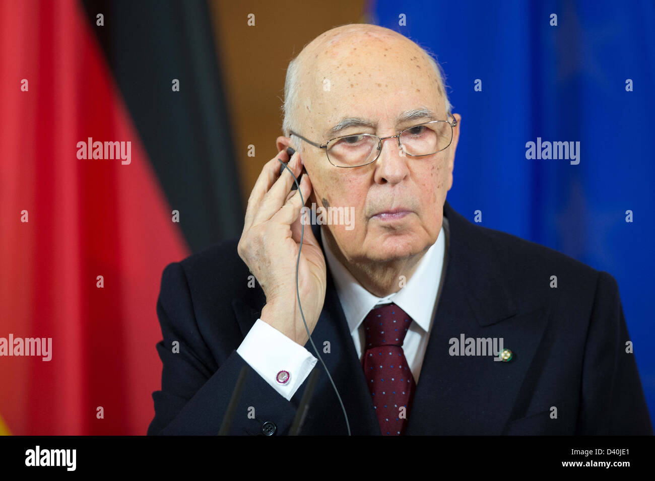 Der italienische Staatspräsident Giorgio Napolitano besucht eine Pressekonferenz im Schloss Bellevue in Berlin, Deutschland, 28. Februar 2013. Foto: MAURIZIO GAMBARINI Stockfoto