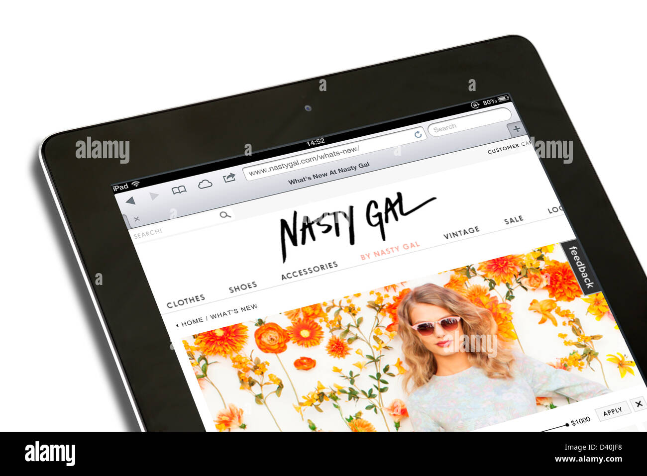 Nasty Gal, die Rabatt-Kleidung-Website für junge Frauen auf eine 4. Generation des Apple iPad angesehen Stockfoto