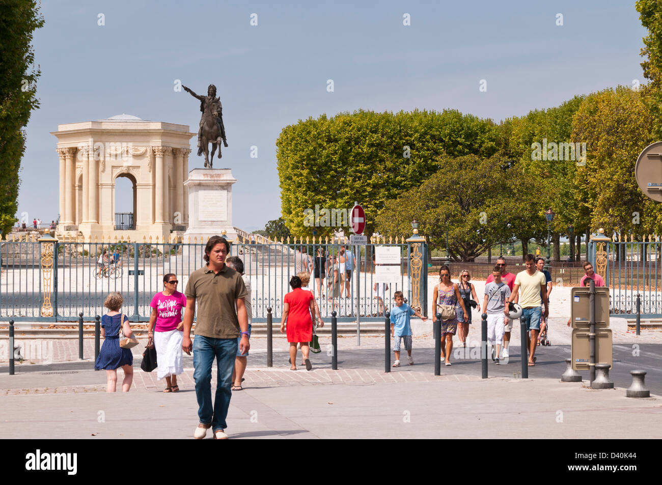 Die montierten Statue von Louis XIV und Chateau d ' eau, Place Royale du Peyrou, Montpellier, Hérault, Languedoc-Roussillon, Frankreich Stockfoto