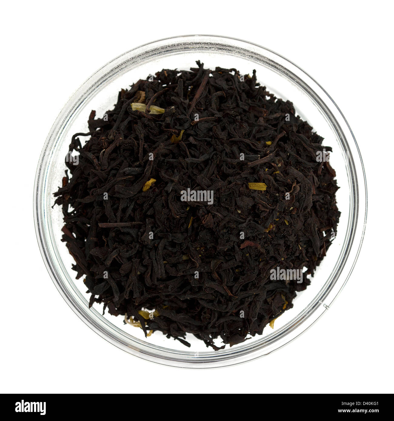 schwarzer Tee Blätter in eine Glasschüssel Stockfoto