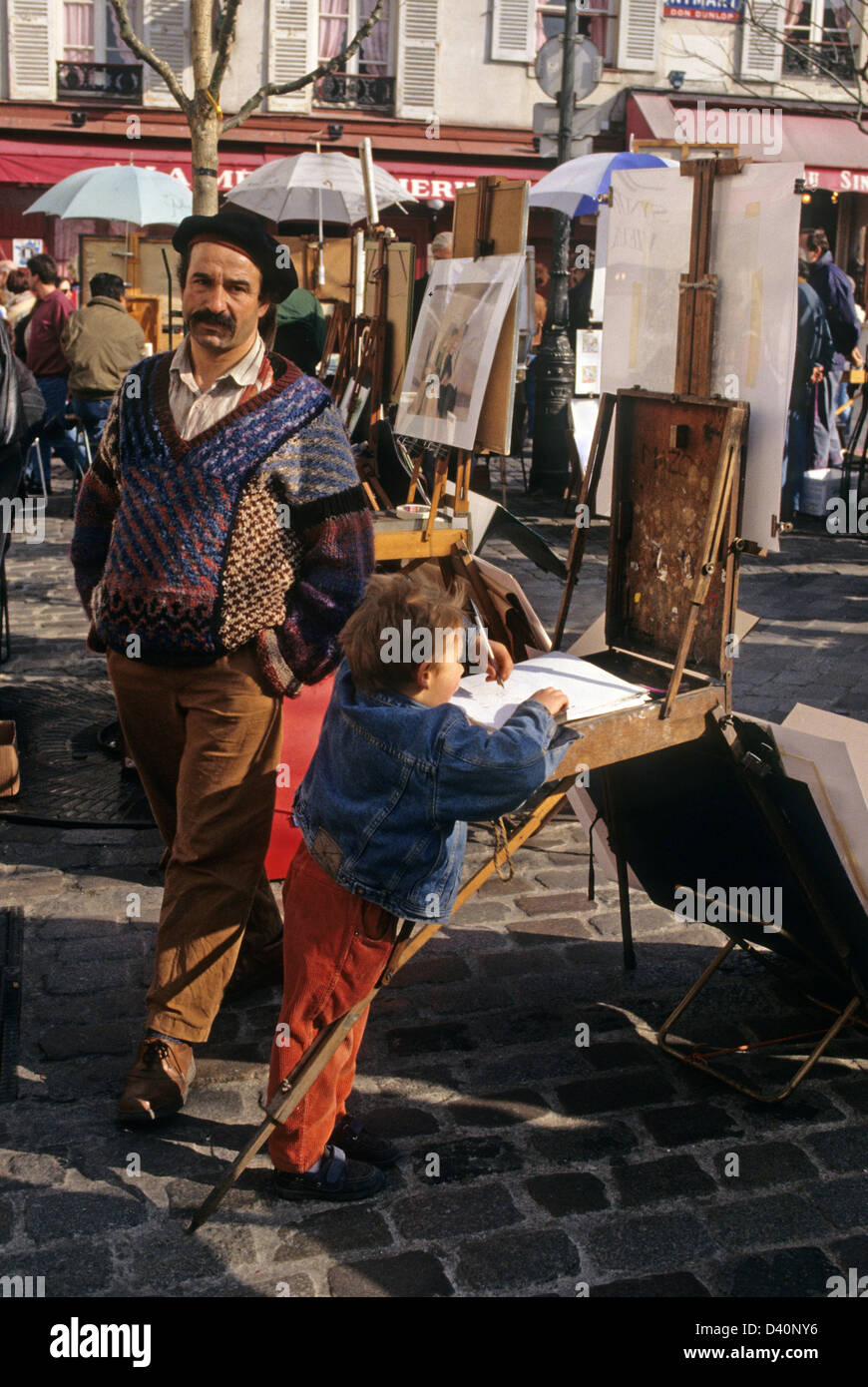 Künstlermaler mit Baskenmütze und Kind montmartre Paris Frankreich Stockfoto