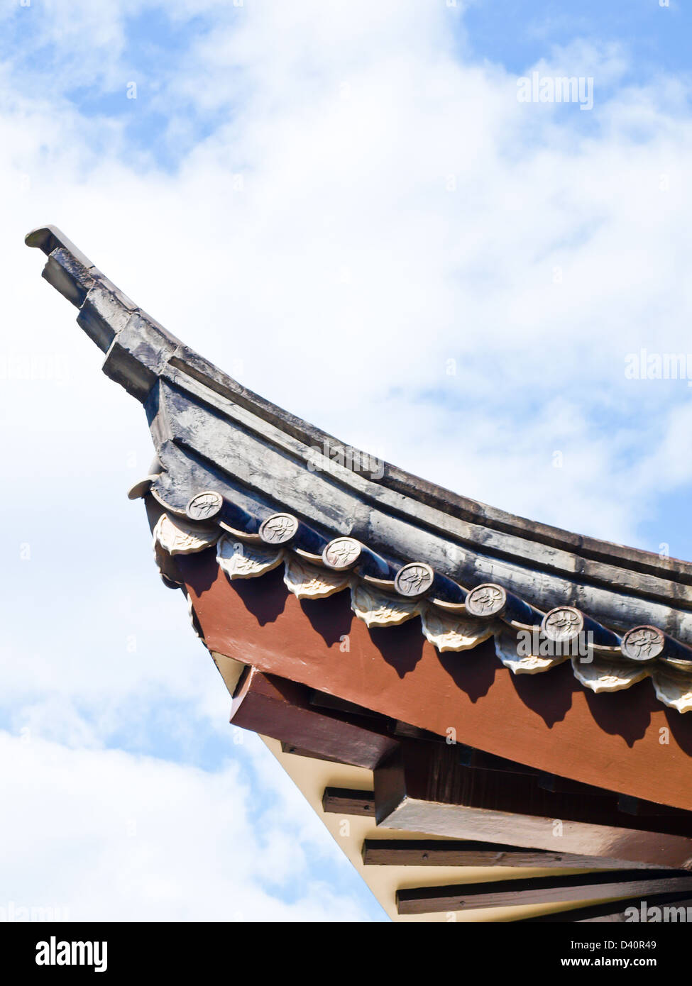 Chinesische Dachkonstruktion vom chinesischen Kulturzentrum Sirindhon Mae Fah Luang Universität, Chiang Rai, Thailand Stockfoto