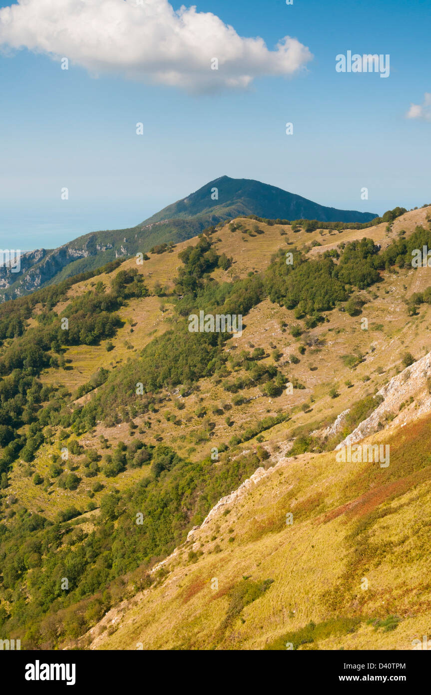 Ansicht des Tyrrhenischen Meers von Apuanischen Alpen (Alpi Apuane), Provinz Lucca, Toskana, Italien Stockfoto