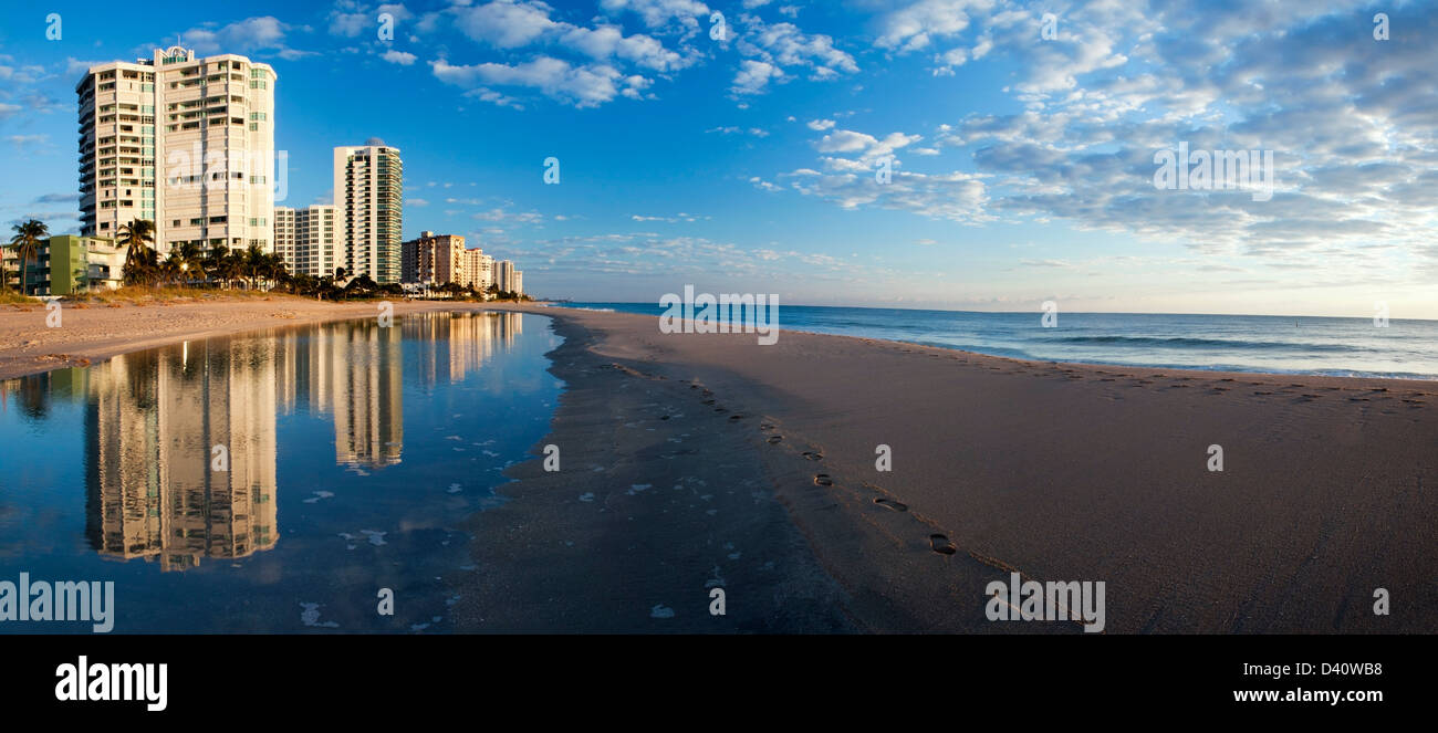 Strand Reflexionen (zusammengesetzte Panoramabild) - Lauderdale-by-the-Sea, Florida USA Stockfoto
