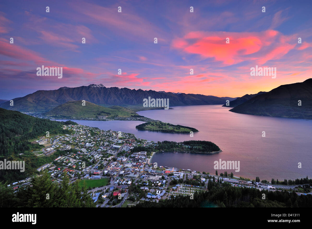 Ansicht von Queenstown, Neuseeland von Skyline Gondola Aussichtsdeck Stockfoto