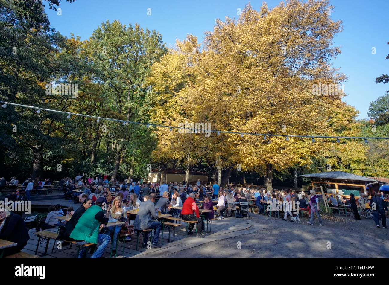 Cafe und Bier Garten Am Neuen See im Tiergarten, im Herbst, Berlin, Deutschland Stockfoto