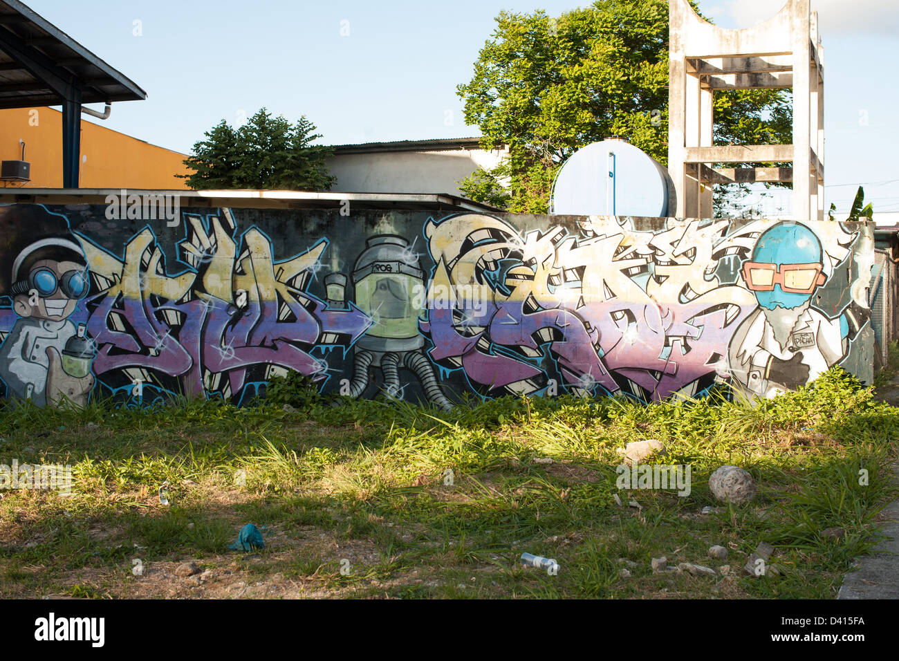 Graffiti an der Wand der Nachbarschaft in Penonome, Panama. Stockfoto