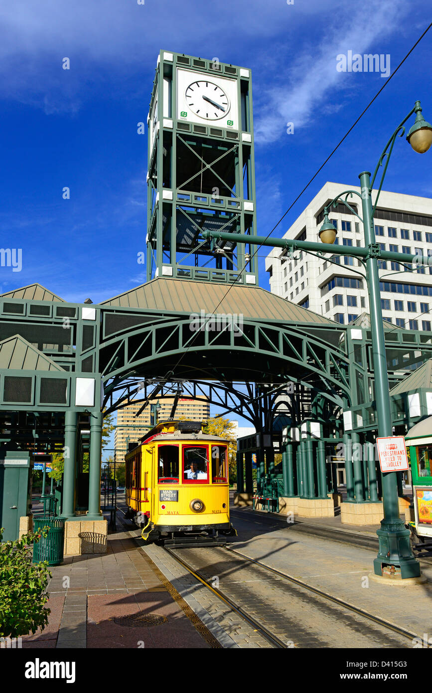 Straßenbahn Straßenbahn Memphis TN Straßenbahn M bewegen Tracks Aktivität Amerika amerikanische Americana Appell App Memphis Tennessee TN Stockfoto