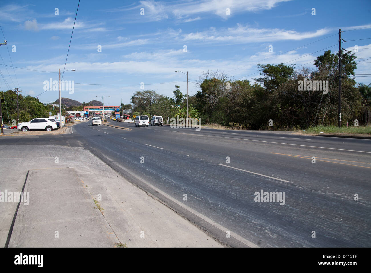 Blick von der Interamericana Highway nach Osten in Penonome, Panama. Stockfoto