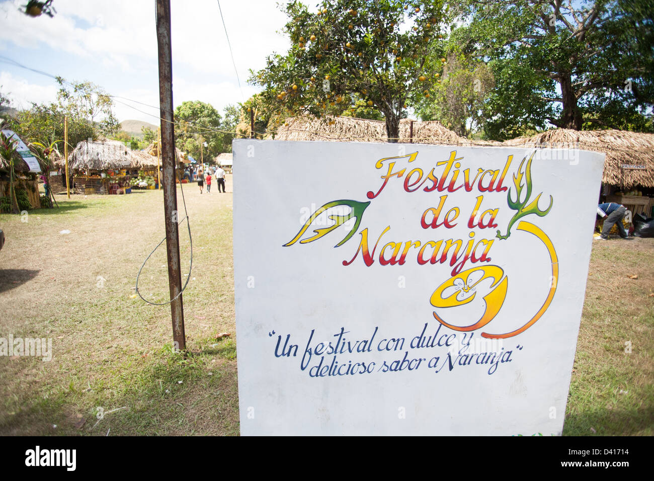 Festival De La Naranja Schild am Eingang. Stockfoto