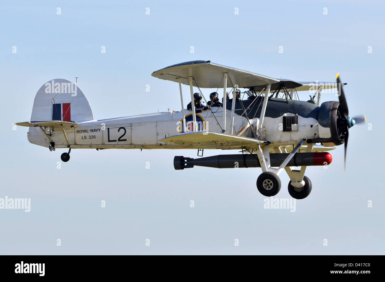 Fairey Swordfish-Torpedo-Bomber-Doppeldecker in Royal Navy Fleet Arm Markierungen landen nach der Anzeige bei Duxford Airshow 2012 Stockfoto