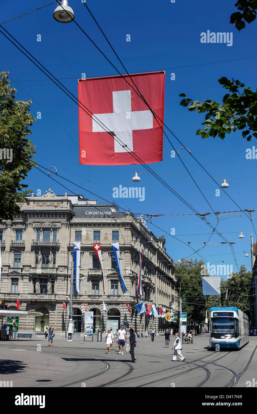 Die Credit Suisse Bank, Paradeplatz, Schweizer Flagg, Bahnhofstrasse Stockfoto