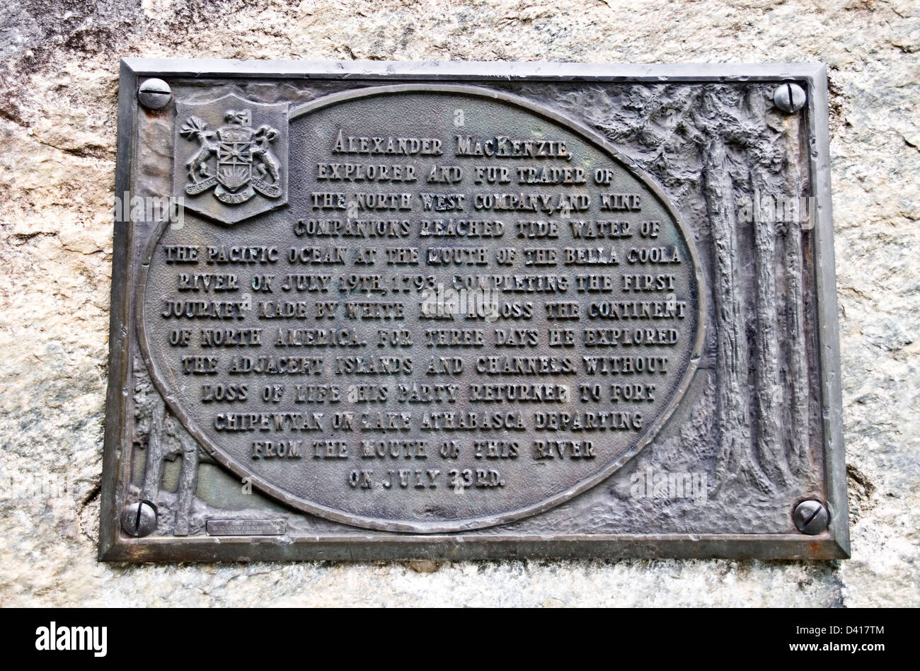 Eine Gedenktafel für Alexander Mackenzie Ost-West-Überquerung des North America bei Bella Coola, Britisch-Kolumbien, Kanada. Stockfoto Eine Gedenktafel für Alexander Mackenzie Ost-West-Überquerung des North America bei Bella Coola, Britisch-Kolumbien, Kanada. Stockfoto