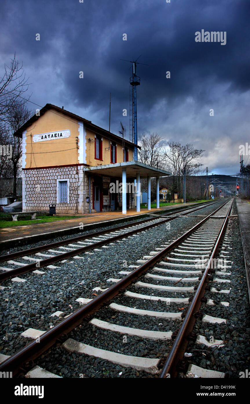 Der Bahnhof von Davlia Dorf, Viotia (Böotien), Zentral-Griechenland. Stockfoto