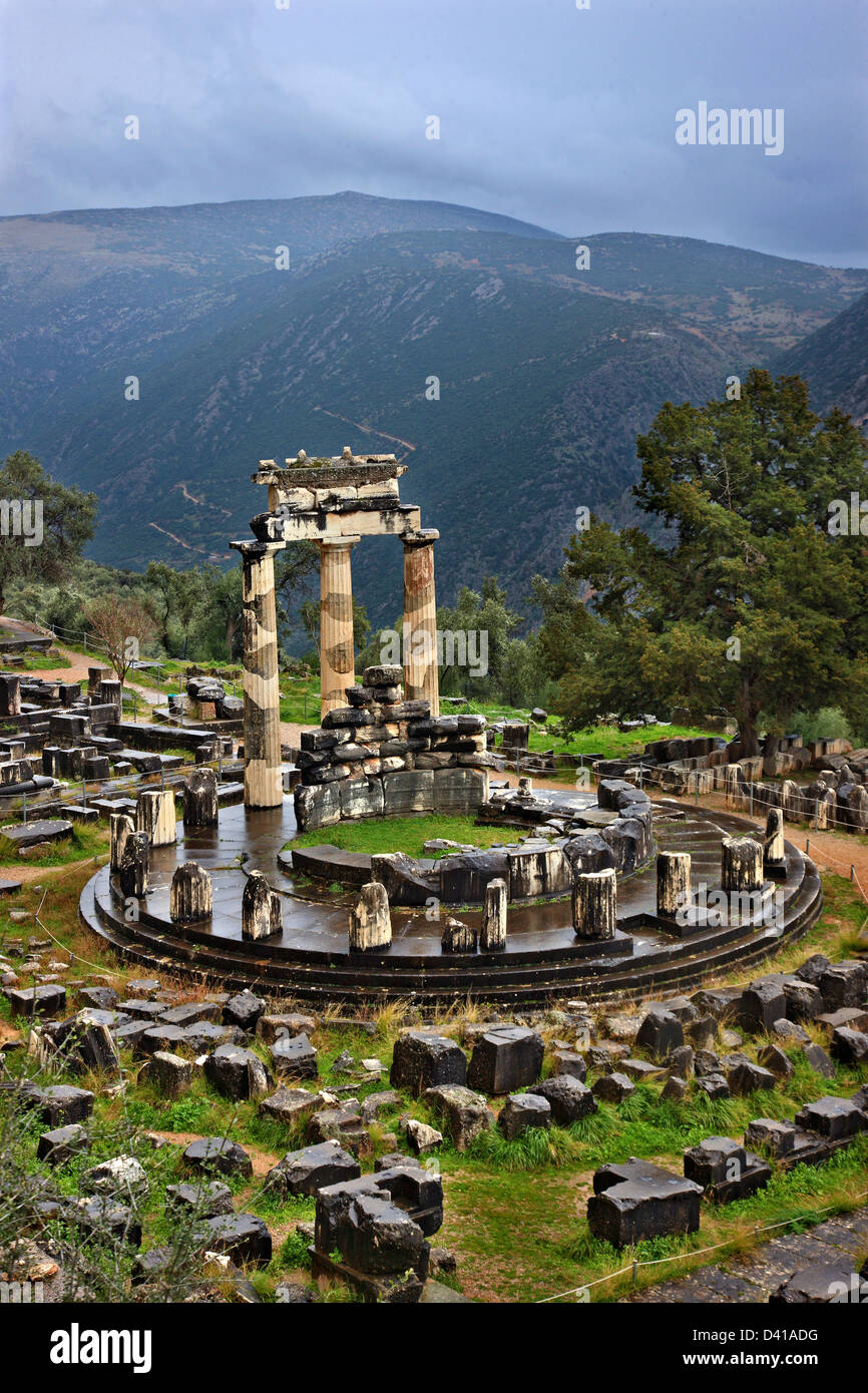 Der Tempel der Athena Pronaia (Pronaea) am alten Delphi, 'Nabel' der alten Welt, Fokida, Zentralgriechenland. Stockfoto