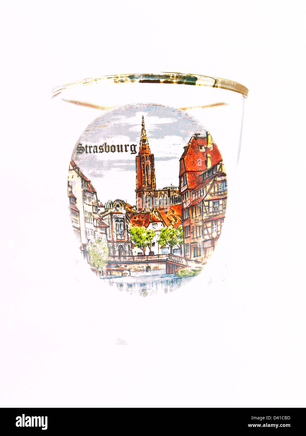 Eine Packung Schnapsglas von Straßburg Wahrzeichen isoliert auf weißem Hintergrund Stockfoto