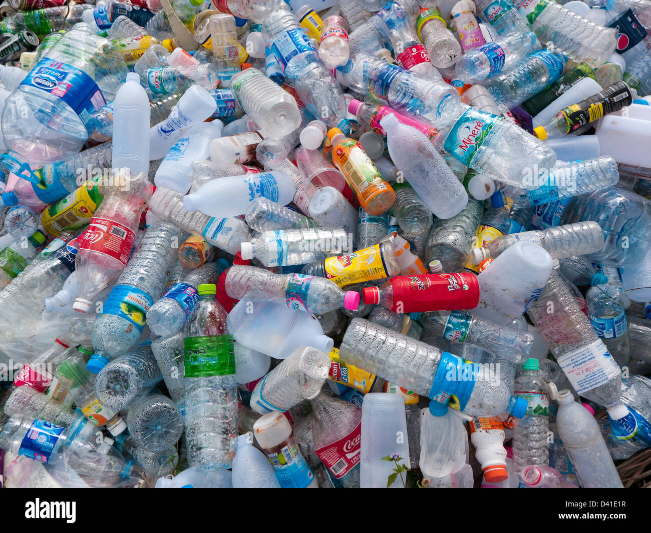 Kunststoff-Flaschen zum recycling in Thailand Stockfoto