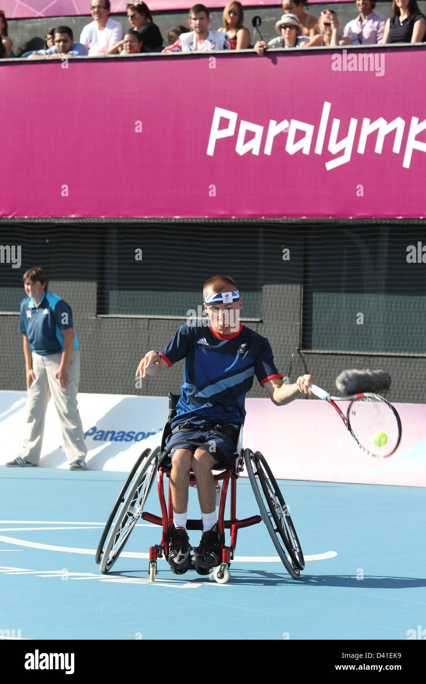 Andy Lapthorne von GB auf seinem Weg nach Silber in der Quad Eton Manor, Olympiapark während der Paralympics London 2012-Spiels verdoppelt Stockfoto