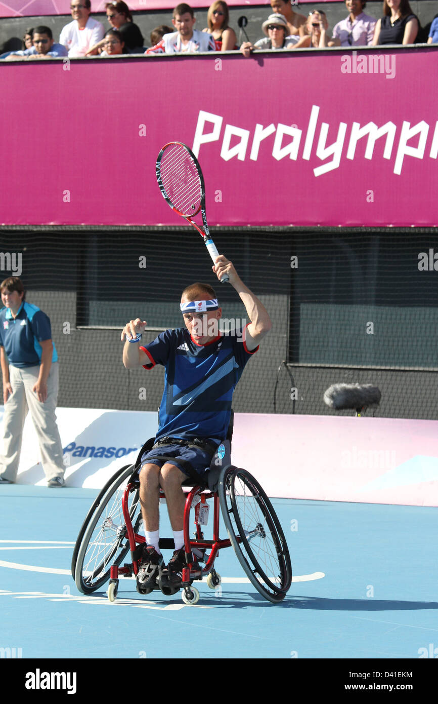 Andy Lapthorne von GB auf seinem Weg nach Silber in der Quad Eton Manor, Olympiapark während der Paralympics London 2012-Spiels verdoppelt Stockfoto