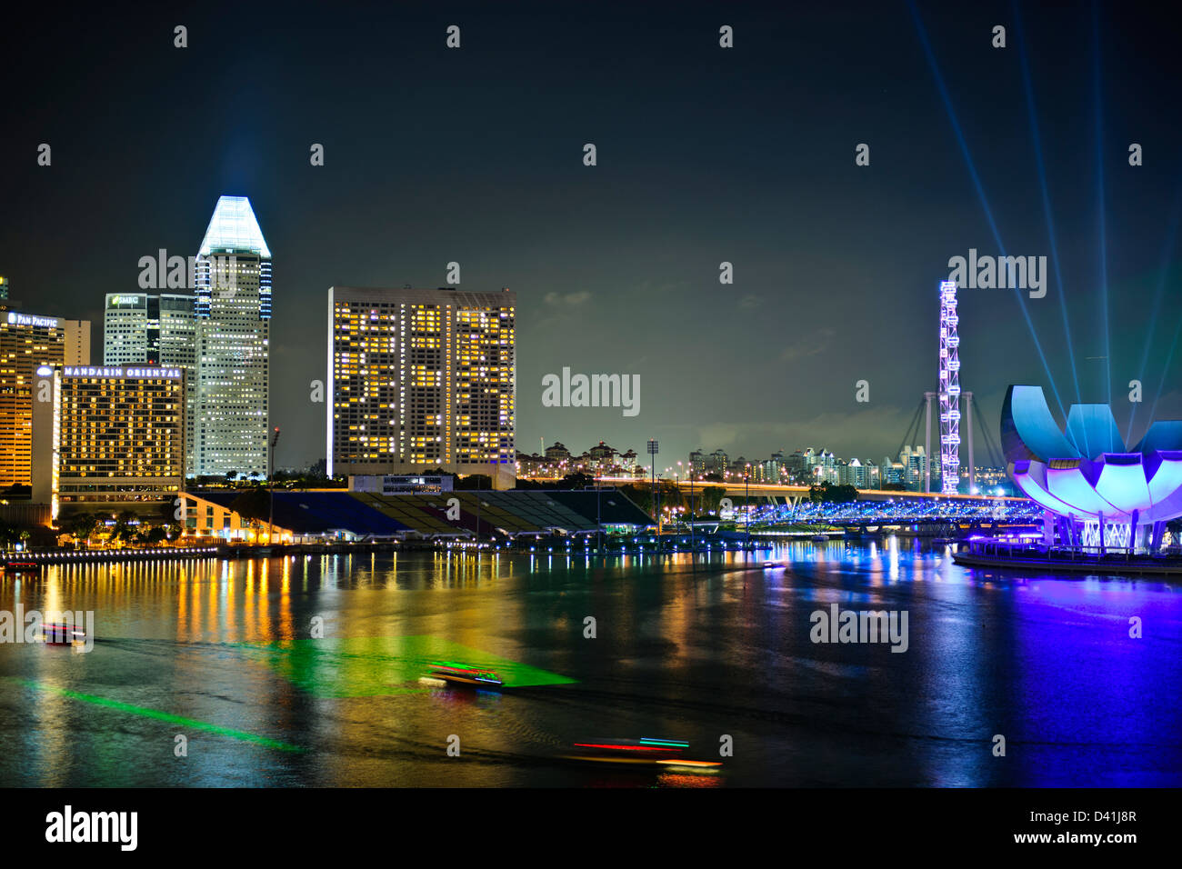 Fullerton Hotel, Marina Bay, Marina Bay Sands Hotel & Casino, Lichtshow, gehobenen Einkaufszentrum, Business District, Singapur Stockfoto