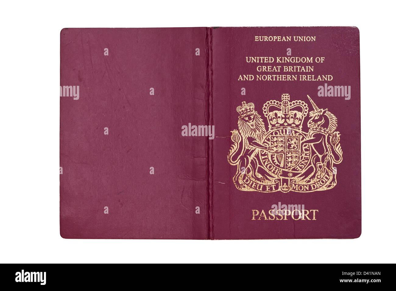 Abdeckung eines offenen UK-Passes, isoliert gegen weiß mit Clipping-Pfad. Stockfoto