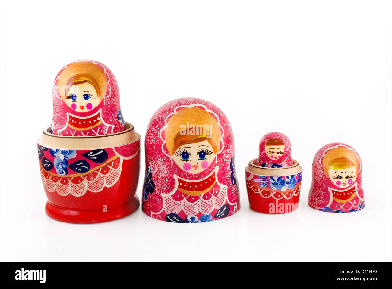 Russische verschachtelte Puppe sind fotografiert auf weiß Stockfoto