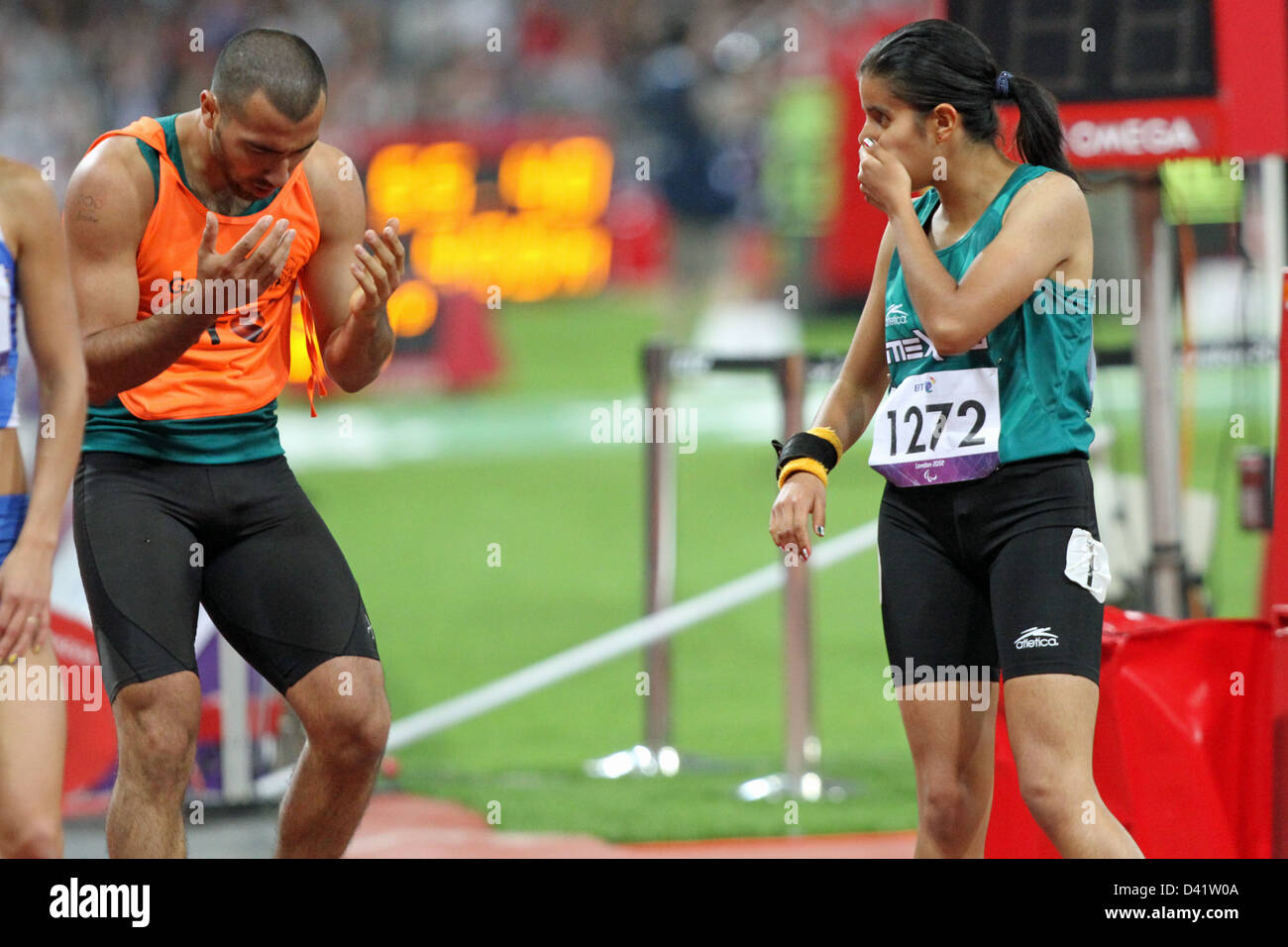 Daniela Eugenia Velasco Maldonado von Mexiko und Jose Guadalupe FUENTES ORTIZ (Guide) kann nicht glauben, dass sie nur Bronze gewonnen haben Stockfoto