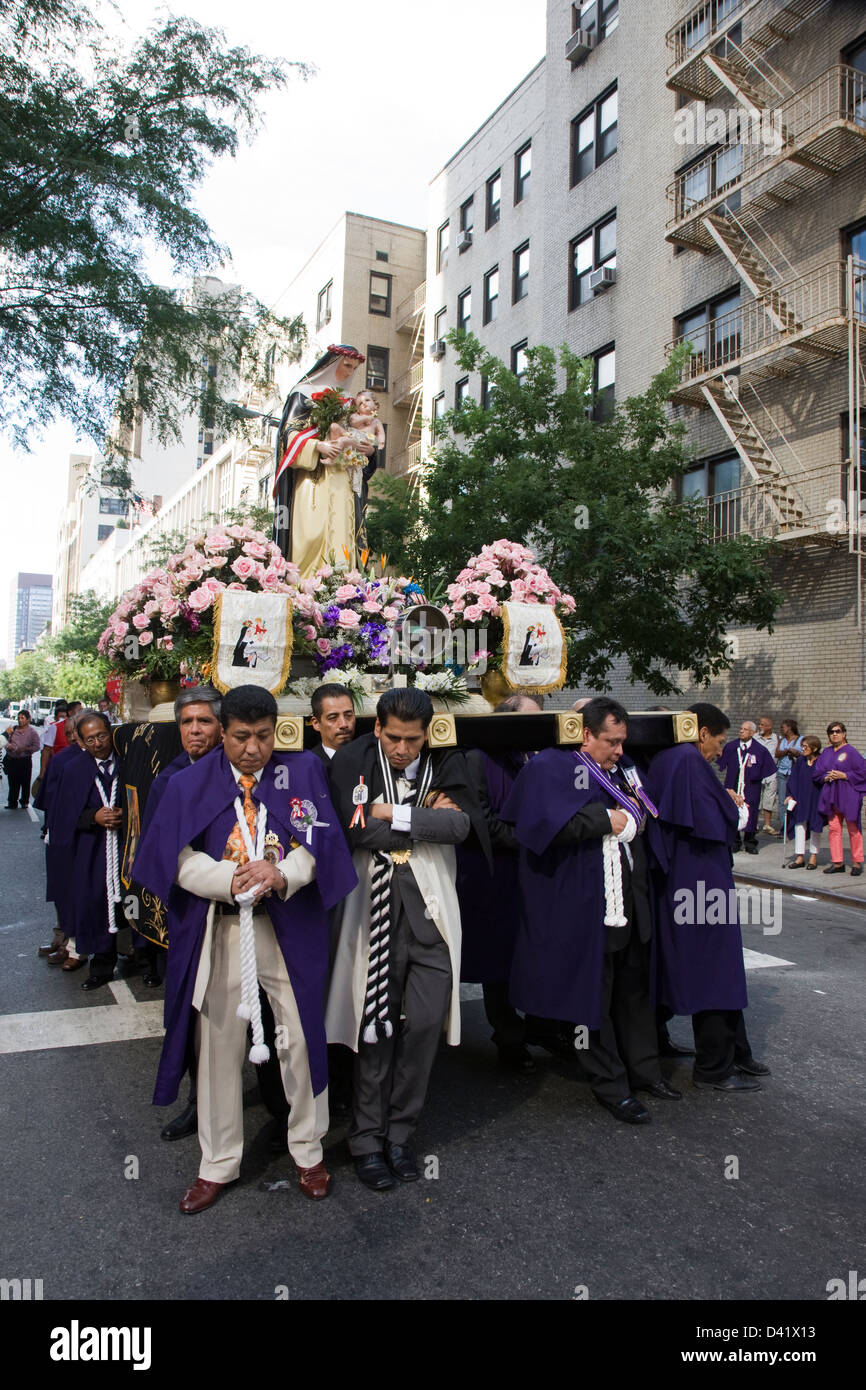 Die jährliche Santa Rosa de Lima Estados Unidos EEUU Prozession in New York Stockfoto