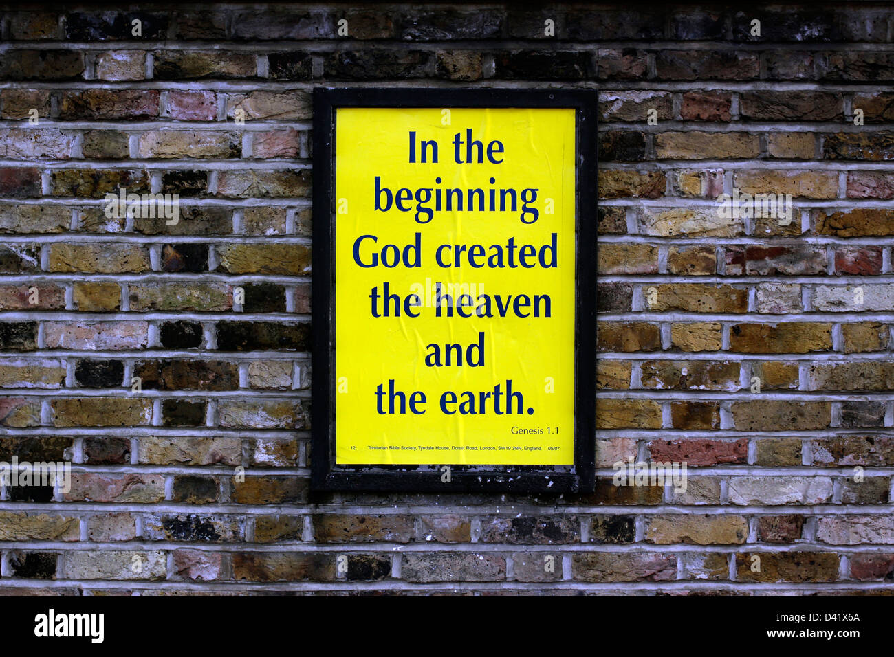 Religiösen Plakat in der Nähe einer Kirche in London Stockfoto