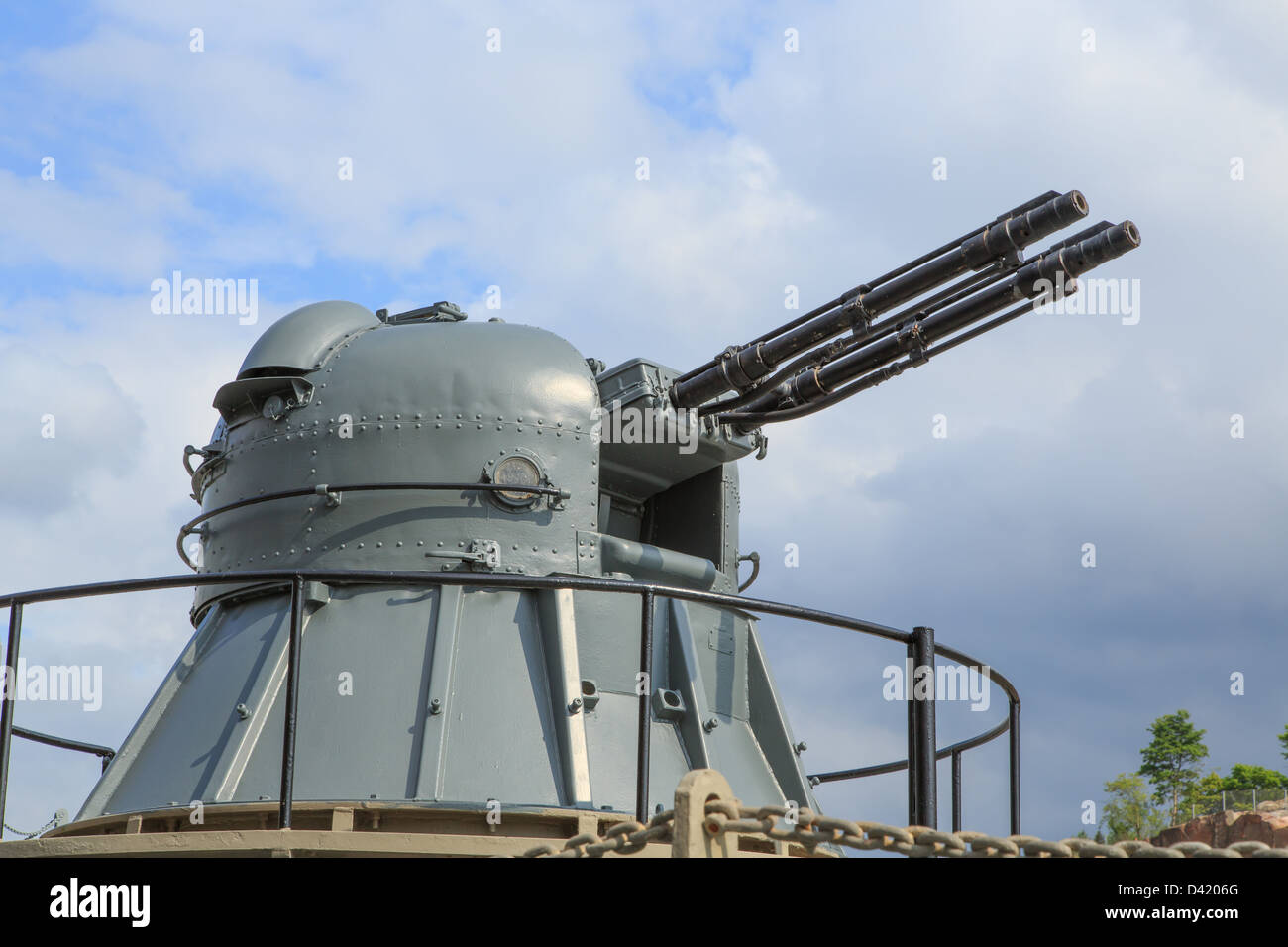 Zwei 30 mm AK-230 Nikolajew Kanone montiert in einem Turm der Minenleger Keihässalmi der finnischen Marine. Stockfoto