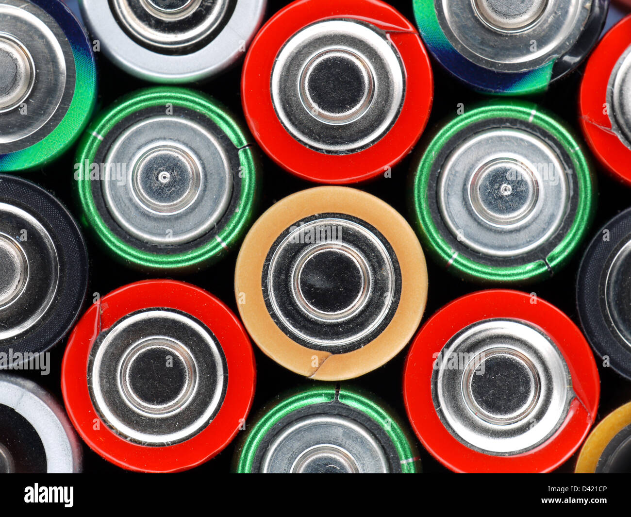 Nahaufnahme des Haufens von gebrauchten alkaline-Batterien Stockfoto