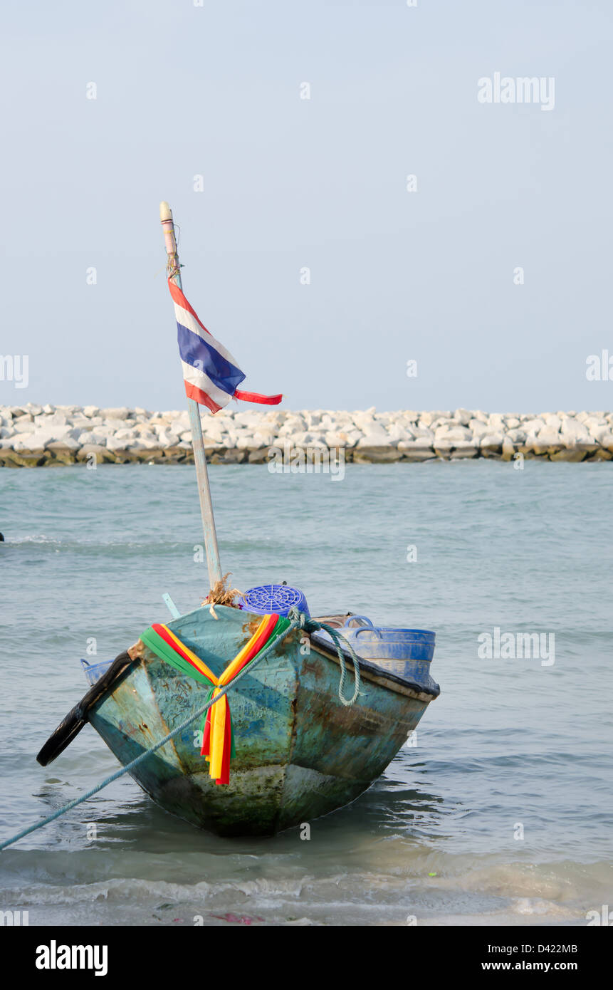 einzigen thailändischen Boot in der Bucht Stockfoto