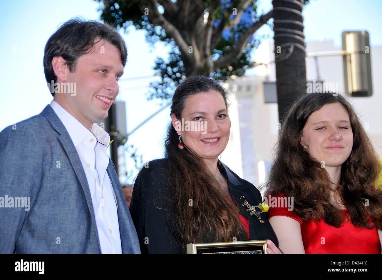 Morgan Ritchie, Maria Burton, Charlotte Ritchie bei der Induktion Zeremonie für Stern auf dem Hollywood Walk of Fame für Richard Burton, Hollywood Boulevard, Los Angeles, CA 1. März 2013. Foto von: Michael Germana/Everett Collection Stockfoto