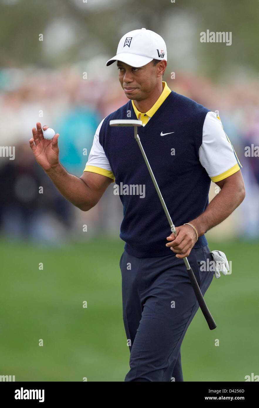 1. März 2013 reagiert - Palm Beach Gardens, Florida, USA - TIGER WOODS zu machen einen Birdie auf dem 9. Loch putten in der zweiten Runde des The Honda Classic am Freitag. (Kredit-Bild: © Allen Eyestone/Palm Beach Post/ZUMAPRESS.com) Stockfoto