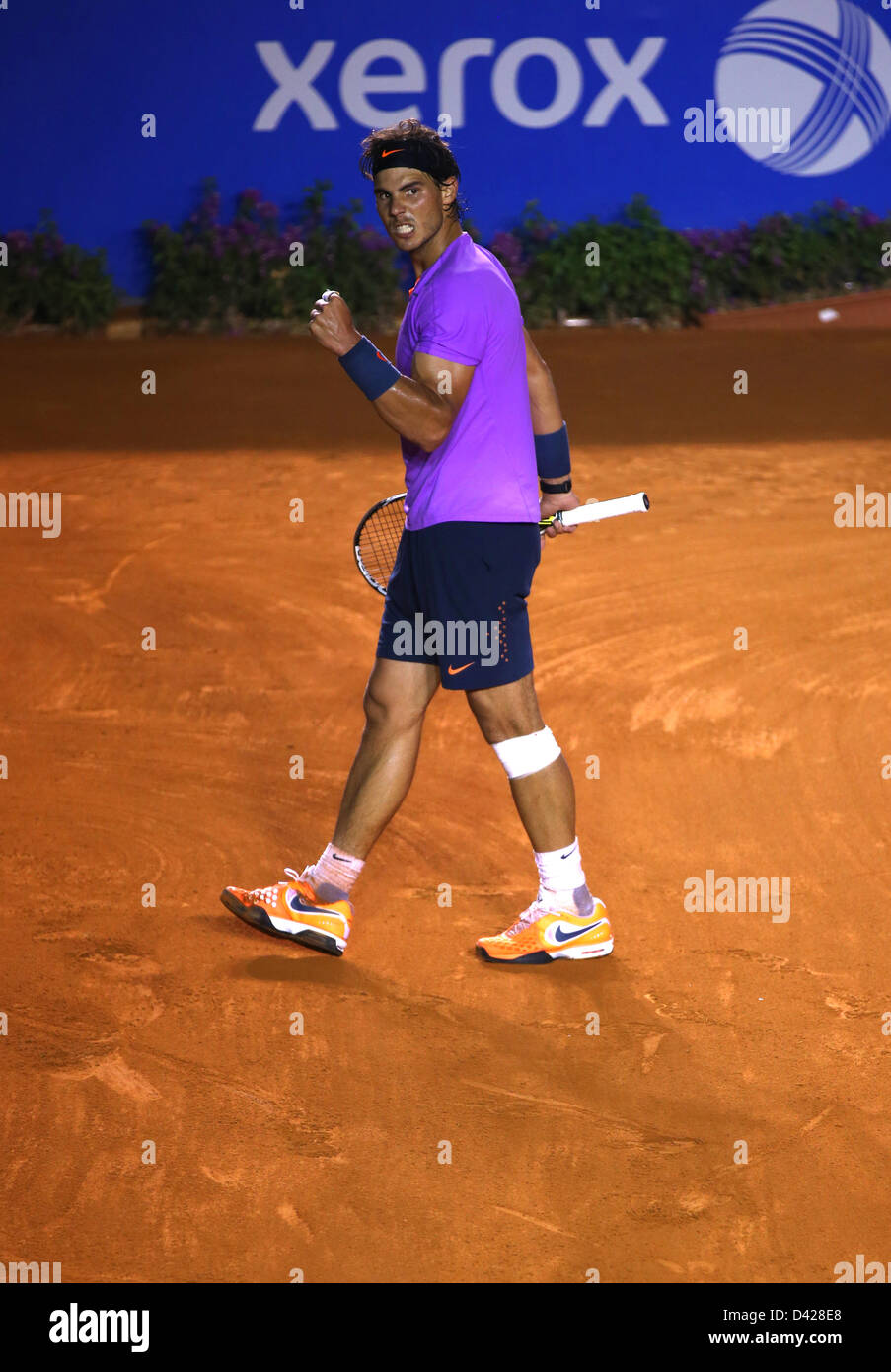Acapulco, Mexiko - mexikanische Tennis Open 2013 - Männer Halbfinale Spiel Rafael Nadal aus Spanien reagiert nach dem Sieg eines Punkt gegen Nicolás Almagro tagsüber 5. Stockfoto