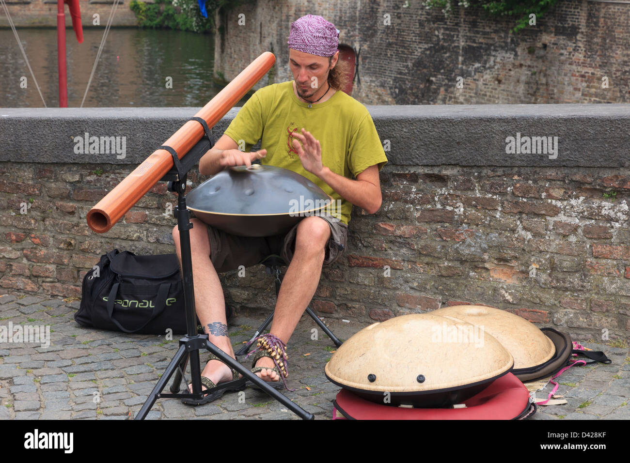 Straße Entertainer spielen Musik in Brügge, Ost-Flandern, Belgien, Europa. Stockfoto