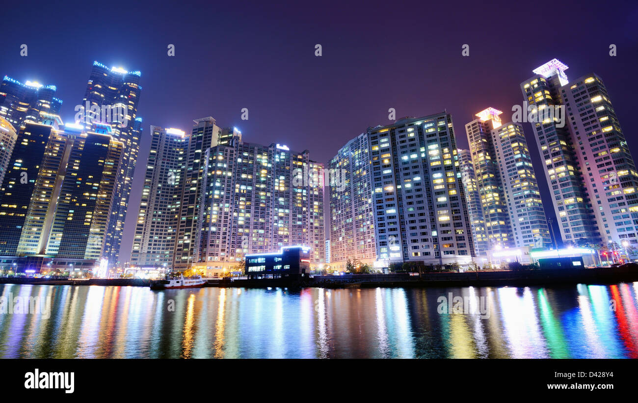 Wohn-Hochhäuser in Busan, Südkorea. Stockfoto