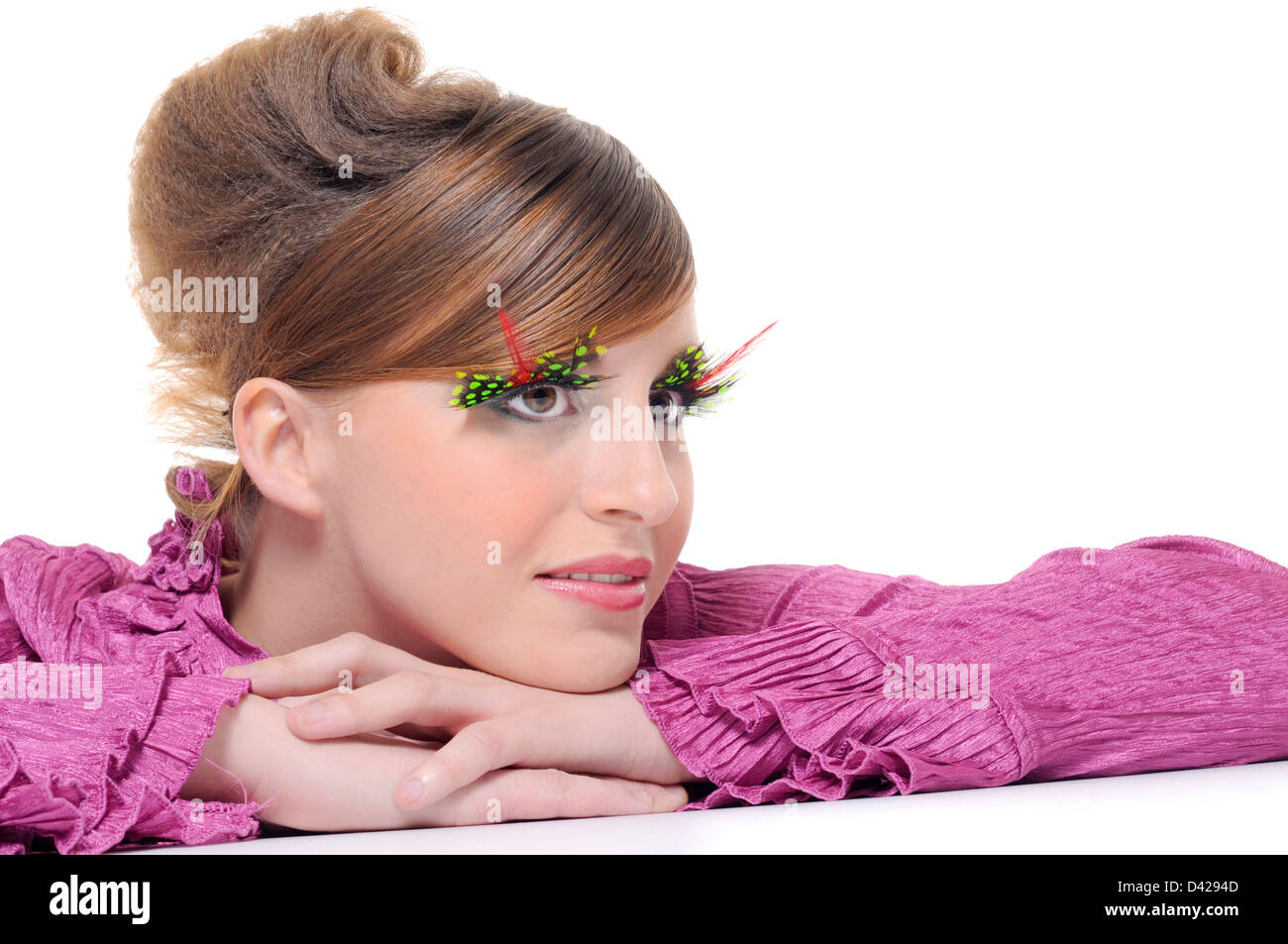 Junge Frau mit falschen Wimpern und moderne Haar-styling Stockfoto