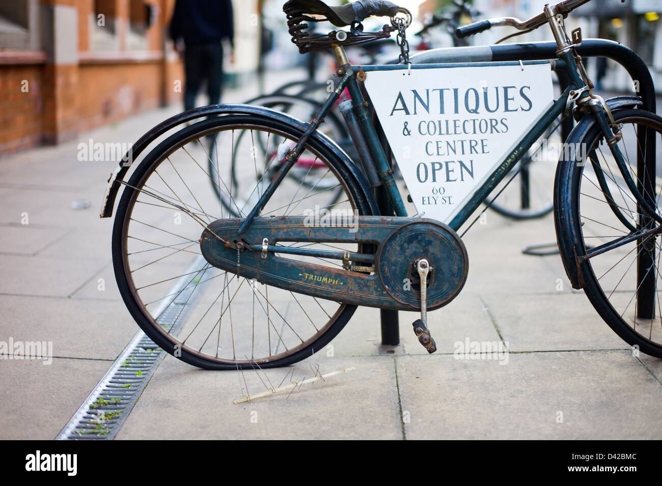 Altes Fahrrad Werbung eine Zentrum für Antiquitäten und Sammler Stratford bei Avon Warwickshire UK Stockfoto