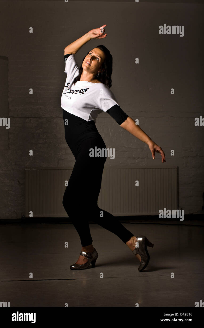 Salsa-Tänzer üben Schritte Stockfoto