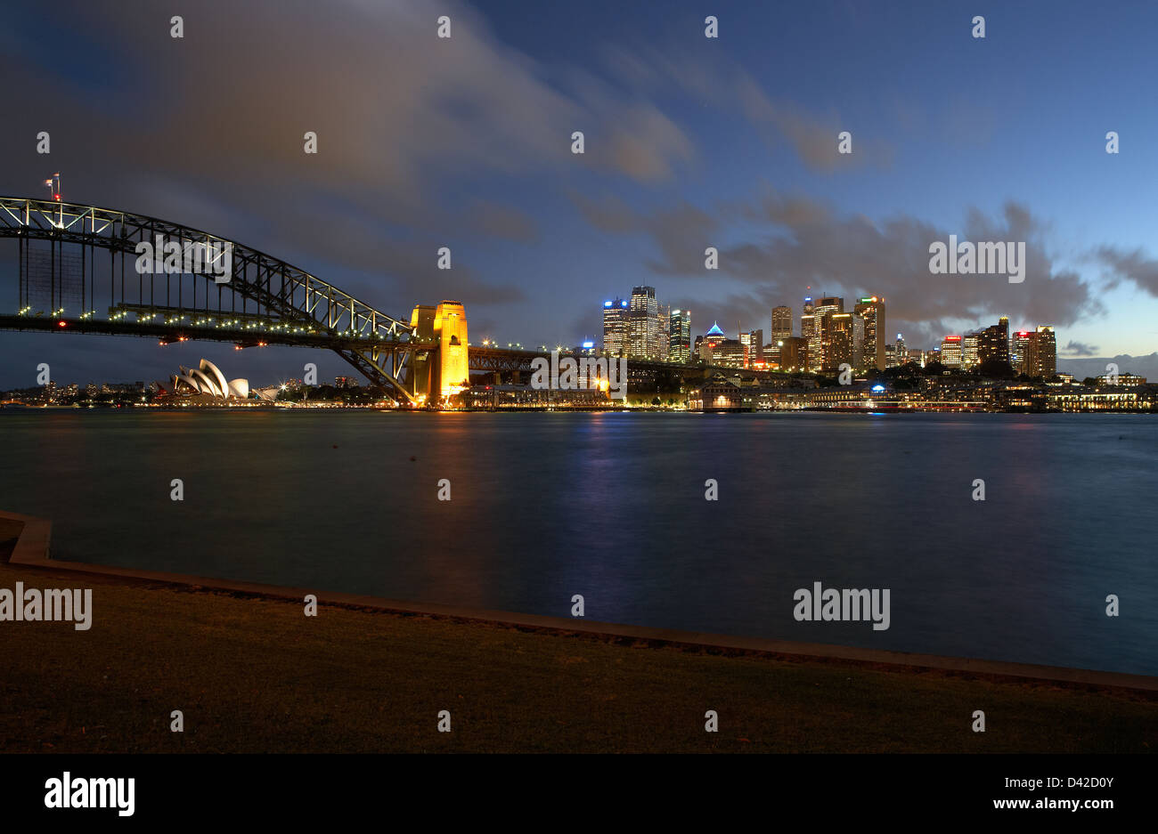 Sydney, Australien, einen Blick über die Bucht von Port Jackson in der Nacht Stockfoto